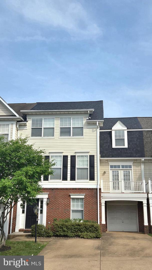 8287 GLADE BANK DR, MANASSAS, Virginia 20111, 4 Bedrooms Bedrooms, ,3 BathroomsBathrooms,Residential,For sale,8287 GLADE BANK DR,VAPW2093182 MLS # VAPW2093182