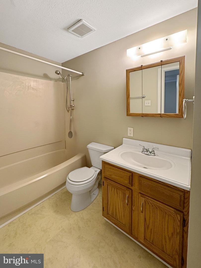 7 E HART ST, WINCHESTER, Virginia 22601, 2 Bedrooms Bedrooms, ,2 BathroomsBathrooms,Residential,For sale,7 E HART ST,VAWI2007676 MLS # VAWI2007676