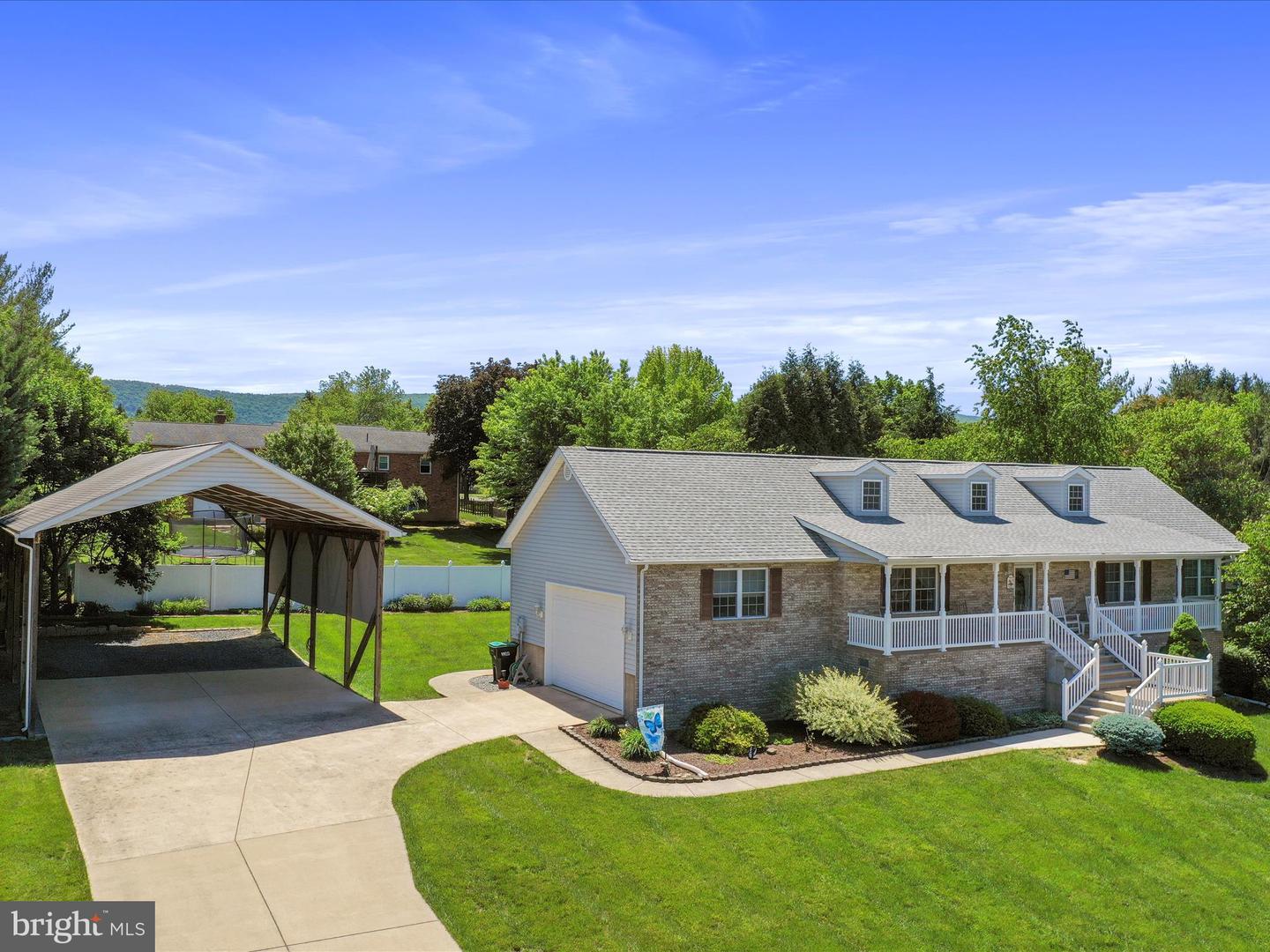 715 STONECREST DR, WOODSTOCK, Virginia 22664, 3 Bedrooms Bedrooms, ,2 BathroomsBathrooms,Residential,For sale,715 STONECREST DR,VASH2011472 MLS # VASH2011472