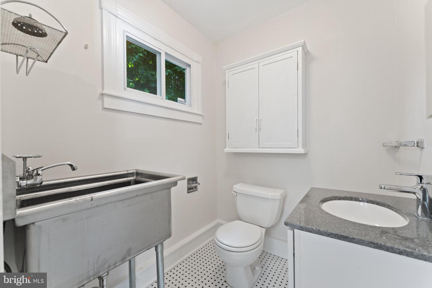 609 PROSPECT PL, ALEXANDRIA, Virginia 22304, 5 Bedrooms Bedrooms, ,3 BathroomsBathrooms,Residential,For sale,609 PROSPECT PL,VAAX2045578 MLS # VAAX2045578