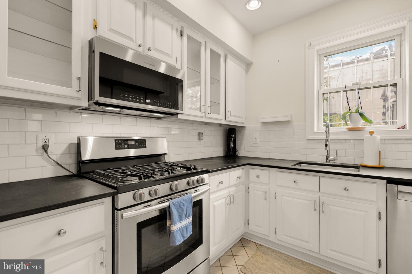 1239 WYLIE ST NE, WASHINGTON, District Of Columbia 20002, 2 Bedrooms Bedrooms, ,1 BathroomBathrooms,Residential,For sale,1239 WYLIE ST NE,DCDC2202426 MLS # DCDC2202426