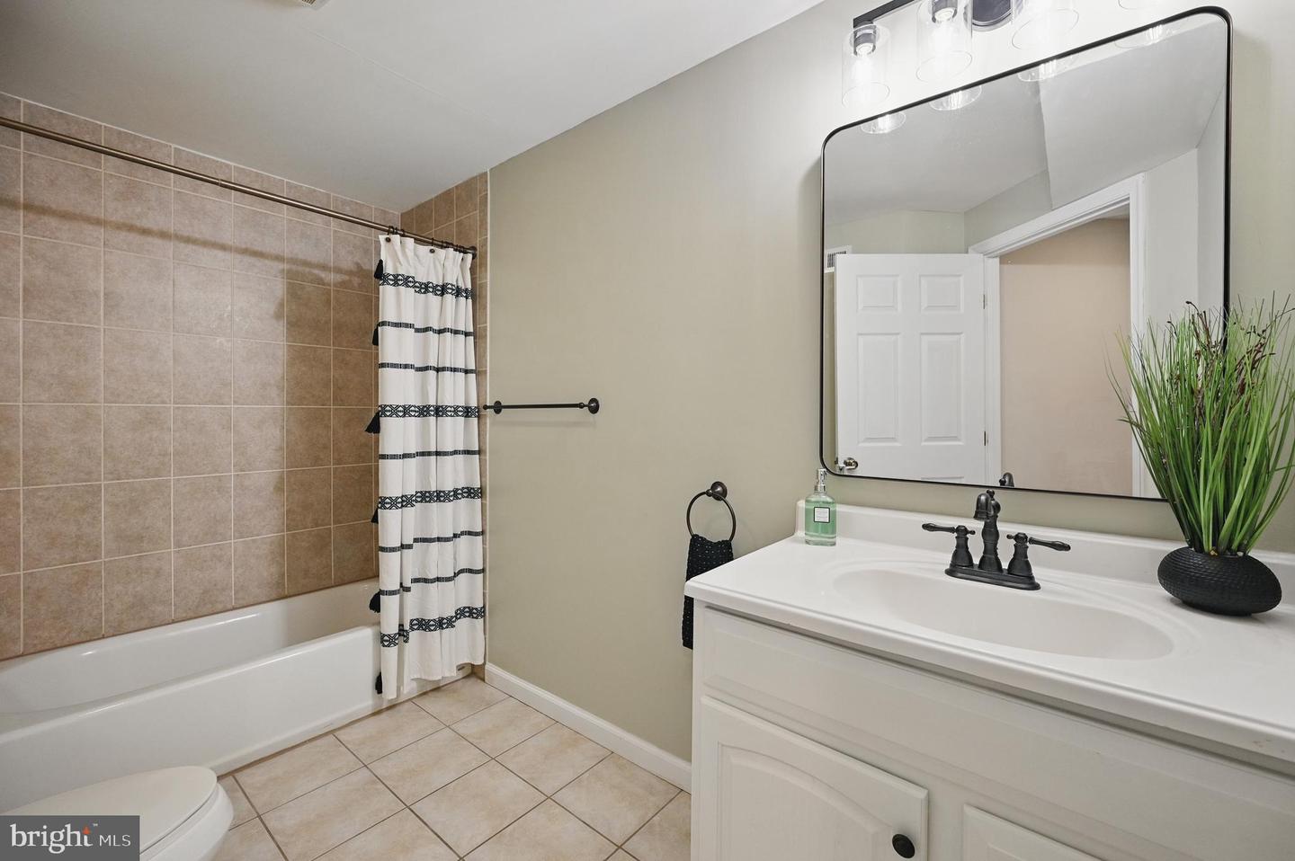 10861 HUNTER GATE WAY, RESTON, Virginia 20194, 4 Bedrooms Bedrooms, ,3 BathroomsBathrooms,Residential,For sale,10861 HUNTER GATE WAY,VAFX2243380 MLS # VAFX2243380