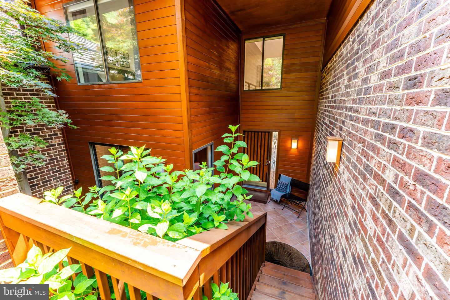 2127 CABOTS POINT LN, RESTON, Virginia 20191, 3 Bedrooms Bedrooms, ,3 BathroomsBathrooms,Residential,For sale,2127 CABOTS POINT LN,VAFX2244238 MLS # VAFX2244238