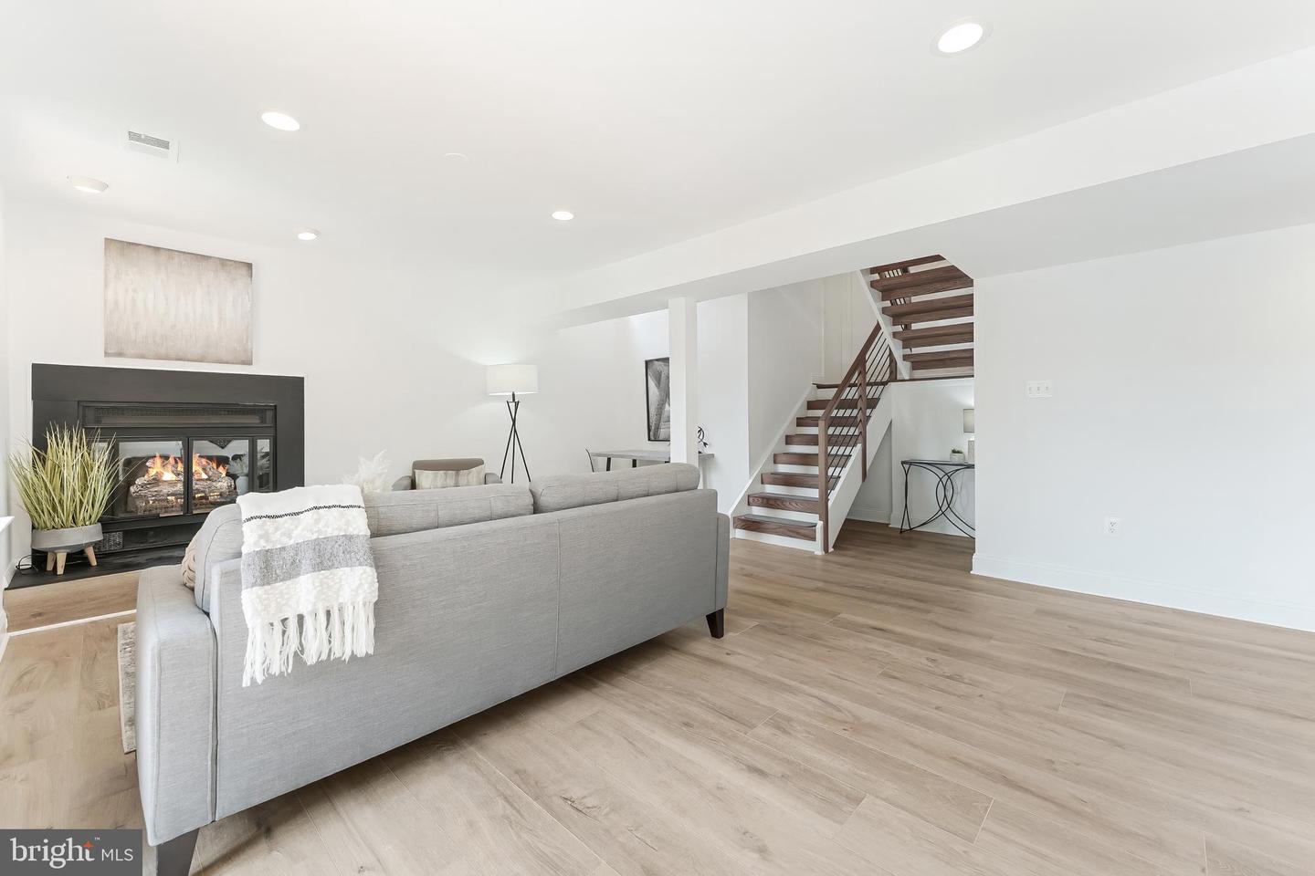 2127 CABOTS POINT LN, RESTON, Virginia 20191, 3 Bedrooms Bedrooms, ,3 BathroomsBathrooms,Residential,For sale,2127 CABOTS POINT LN,VAFX2244238 MLS # VAFX2244238