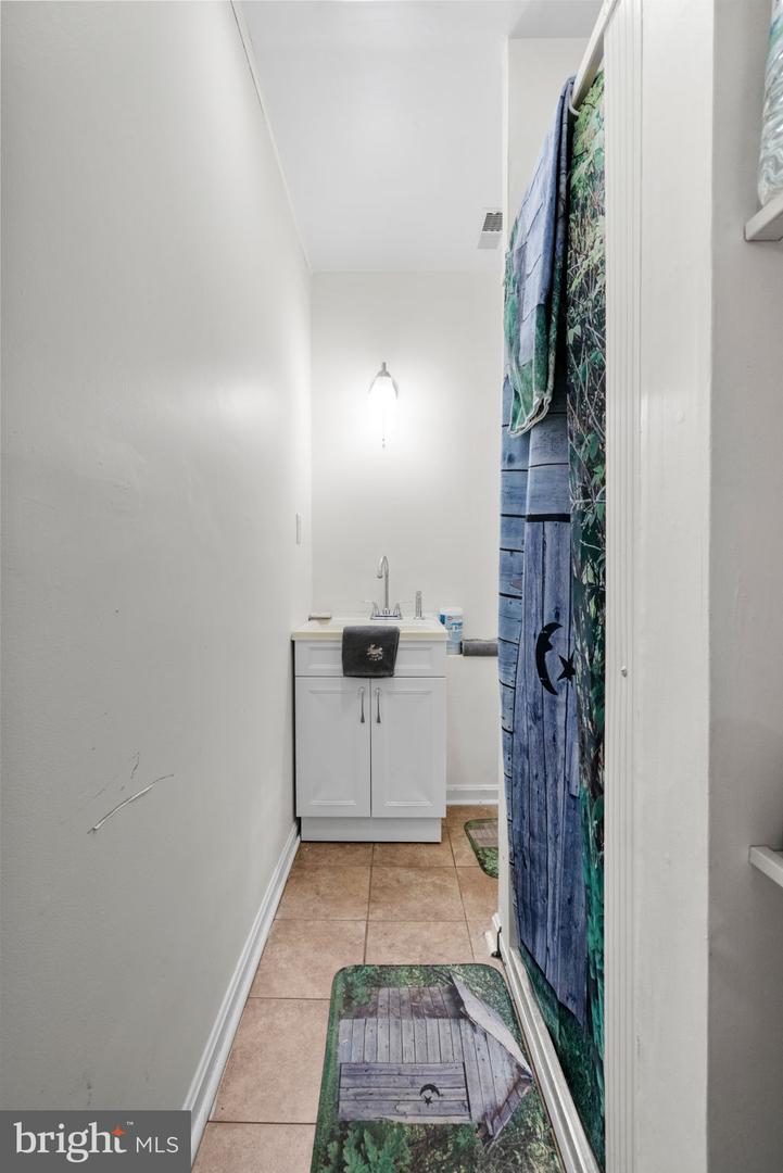 17 JACK ELLINGTON RD, FREDERICKSBURG, Virginia 22406, 4 Bedrooms Bedrooms, ,3 BathroomsBathrooms,Residential,For sale,17 JACK ELLINGTON RD,VAST2039424 MLS # VAST2039424
