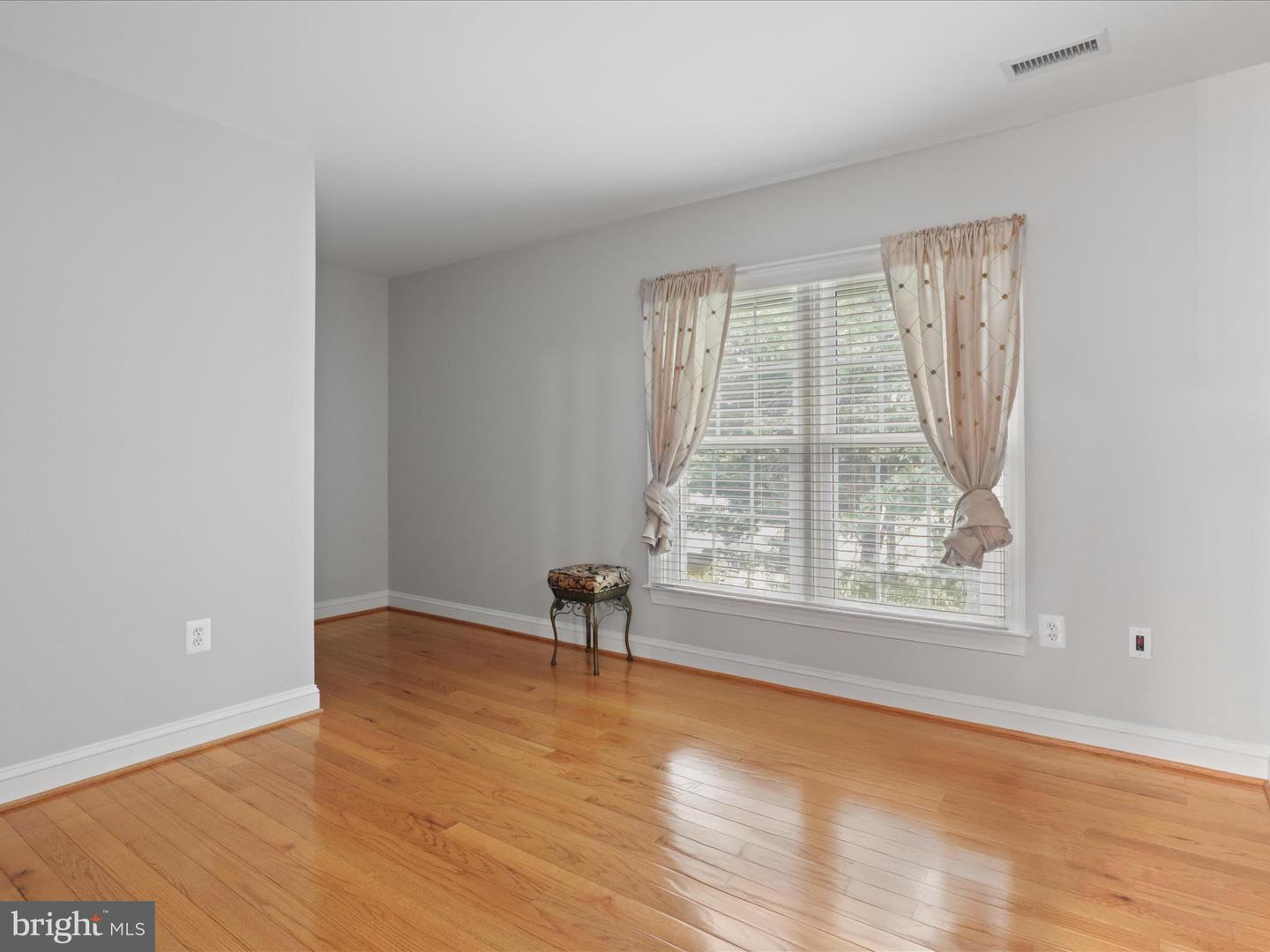 7952 BLITZ CT, DUNN LORING, Virginia 22027, 5 Bedrooms Bedrooms, ,3 BathroomsBathrooms,Residential,For sale,7952 BLITZ CT,VAFX2244942 MLS # VAFX2244942