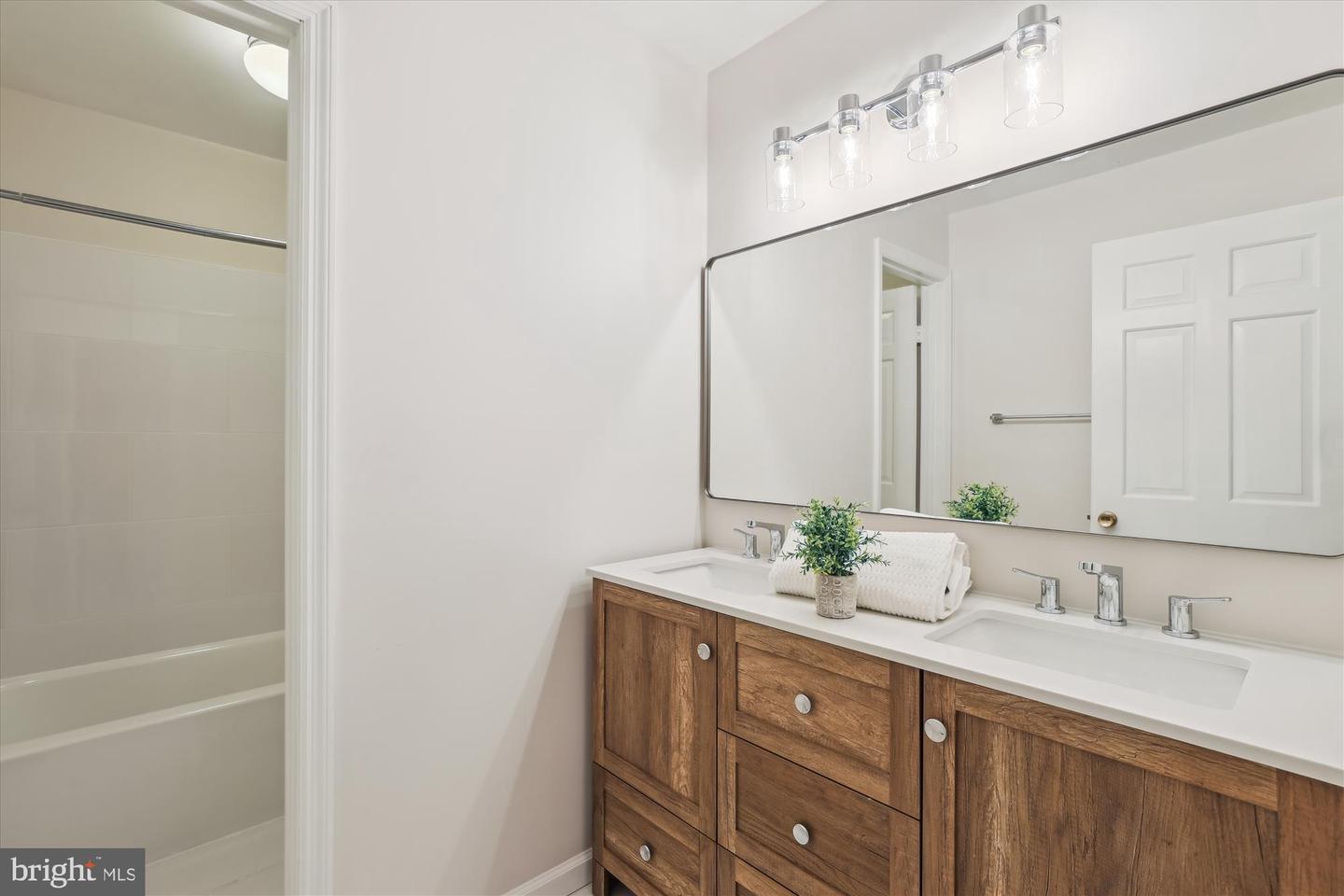 11321 FRENCH HORN LN, RESTON, Virginia 20191, 4 Bedrooms Bedrooms, ,2 BathroomsBathrooms,Residential,For sale,11321 FRENCH HORN LN,VAFX2245096 MLS # VAFX2245096