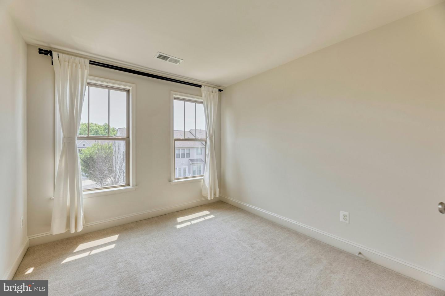 209 NATURAL TER SW, LEESBURG, Virginia 20175, 3 Bedrooms Bedrooms, ,3 BathroomsBathrooms,Residential,For sale,209 NATURAL TER SW,VALO2098626 MLS # VALO2098626
