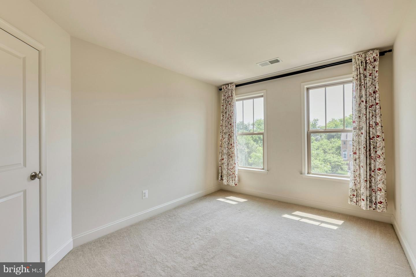 209 NATURAL TER SW, LEESBURG, Virginia 20175, 3 Bedrooms Bedrooms, ,3 BathroomsBathrooms,Residential,For sale,209 NATURAL TER SW,VALO2098626 MLS # VALO2098626