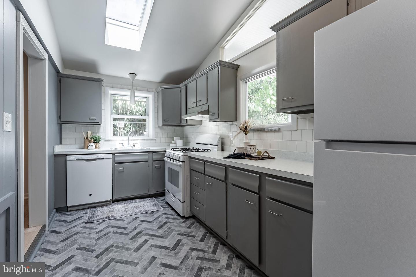 5634 8TH RD N, ARLINGTON, Virginia 22205, 3 Bedrooms Bedrooms, ,3 BathroomsBathrooms,Residential,For sale,5634 8TH RD N,VAAR2058520 MLS # VAAR2058520