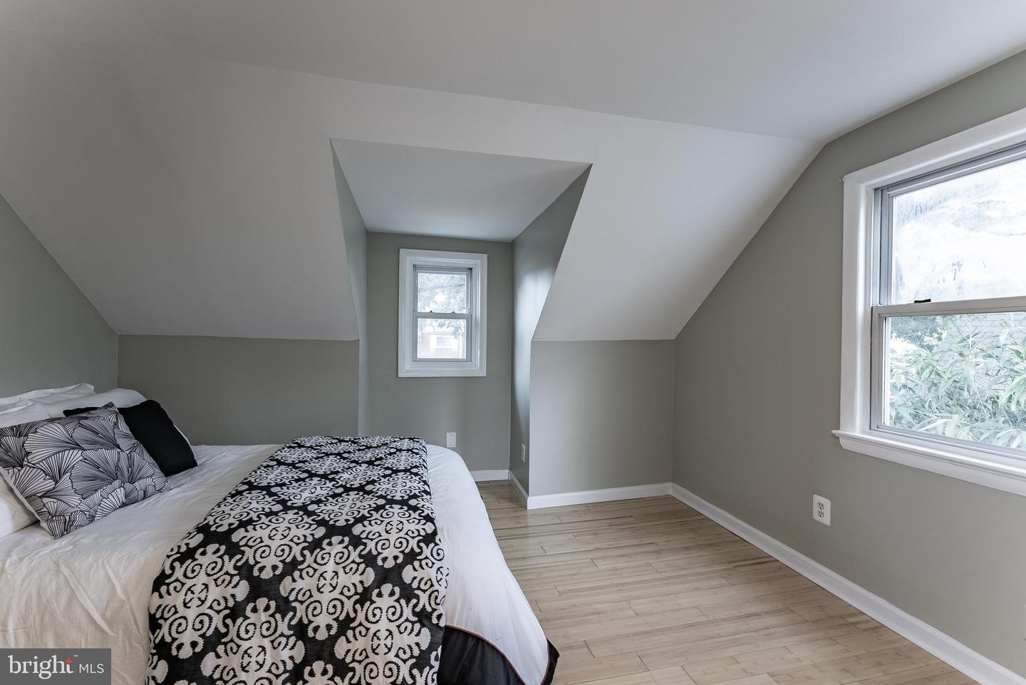 5634 8TH RD N, ARLINGTON, Virginia 22205, 3 Bedrooms Bedrooms, ,3 BathroomsBathrooms,Residential,For sale,5634 8TH RD N,VAAR2058520 MLS # VAAR2058520
