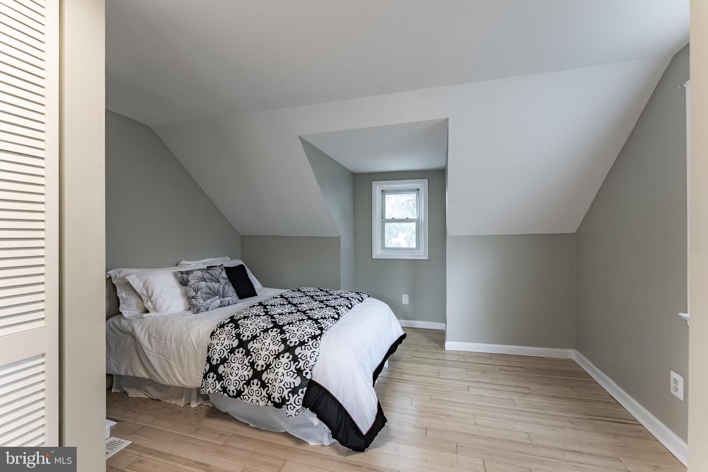 5634 8TH RD N, ARLINGTON, Virginia 22205, 3 Bedrooms Bedrooms, ,3 BathroomsBathrooms,Residential,For sale,5634 8TH RD N,VAAR2058520 MLS # VAAR2058520