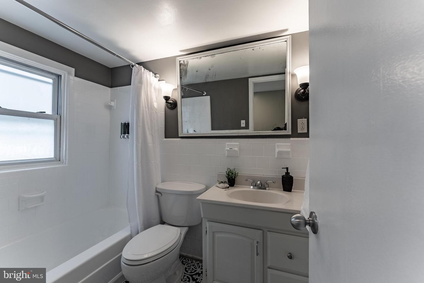 5634 8TH RD N, ARLINGTON, Virginia 22205, 3 Bedrooms Bedrooms, ,3 BathroomsBathrooms,Residential,For sale,5634 8TH RD N,VAAR2058520 MLS # VAAR2058520