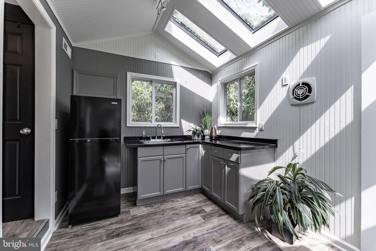 5634 8TH RD N, ARLINGTON, Virginia 22205, 3 Bedrooms Bedrooms, ,3 BathroomsBathrooms,Residential,For sale,5634 8TH RD N,VAAR2058520 MLS # VAAR2058520