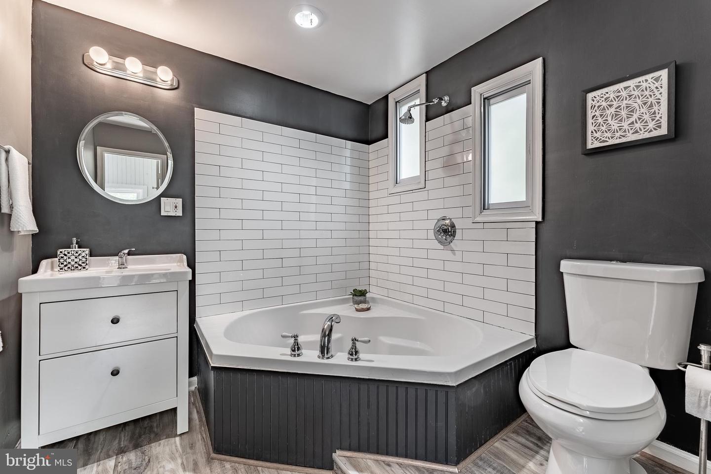 5634 8TH RD N, ARLINGTON, Virginia 22205, 3 Bedrooms Bedrooms, ,3 BathroomsBathrooms,Residential,For sale,5634 8TH RD N,VAAR2058520 MLS # VAAR2058520