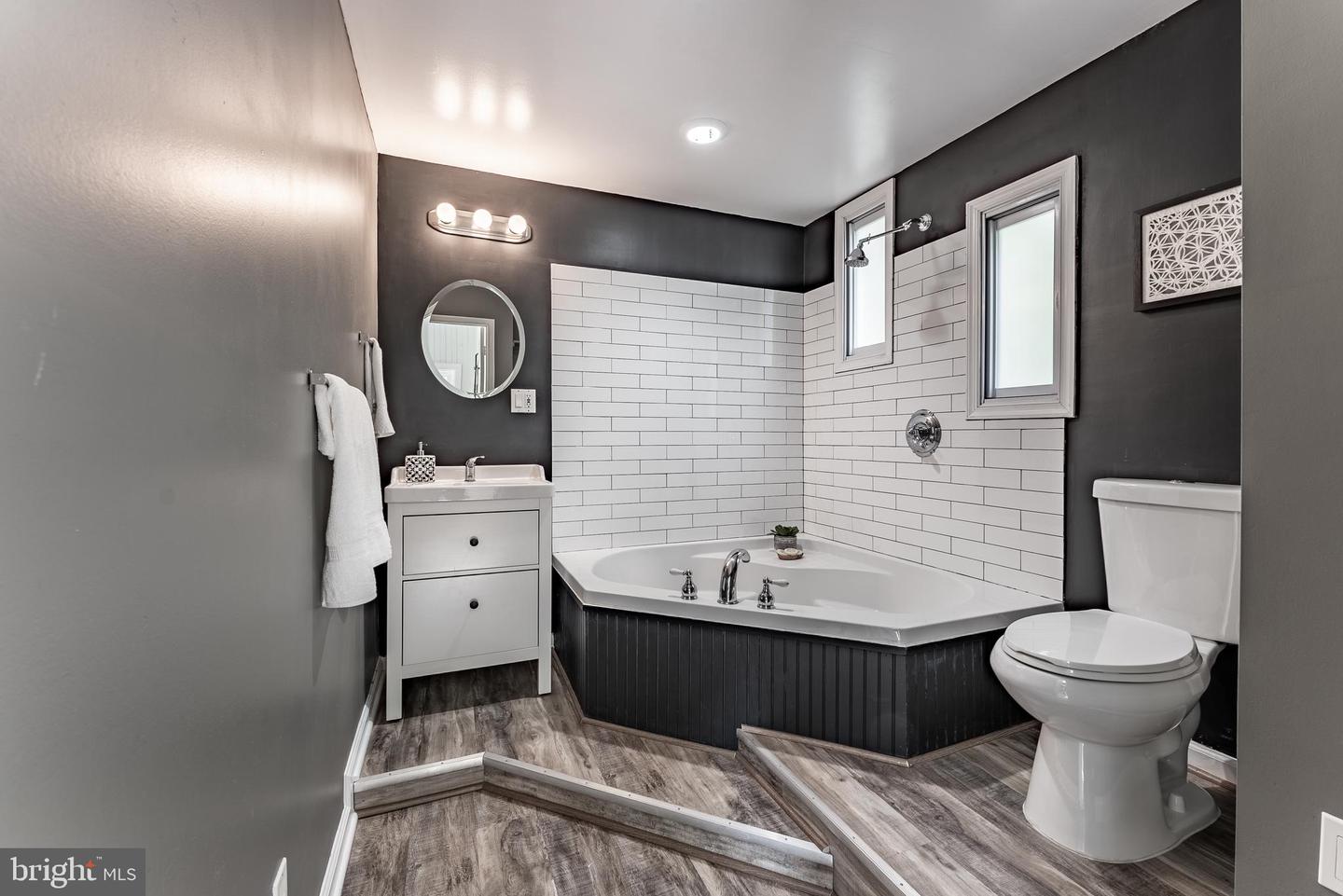 5634 8TH RD N, ARLINGTON, Virginia 22205, 3 Bedrooms Bedrooms, ,3 BathroomsBathrooms,Residential,For sale,5634 8TH RD N,VAAR2058520 MLS # VAAR2058520
