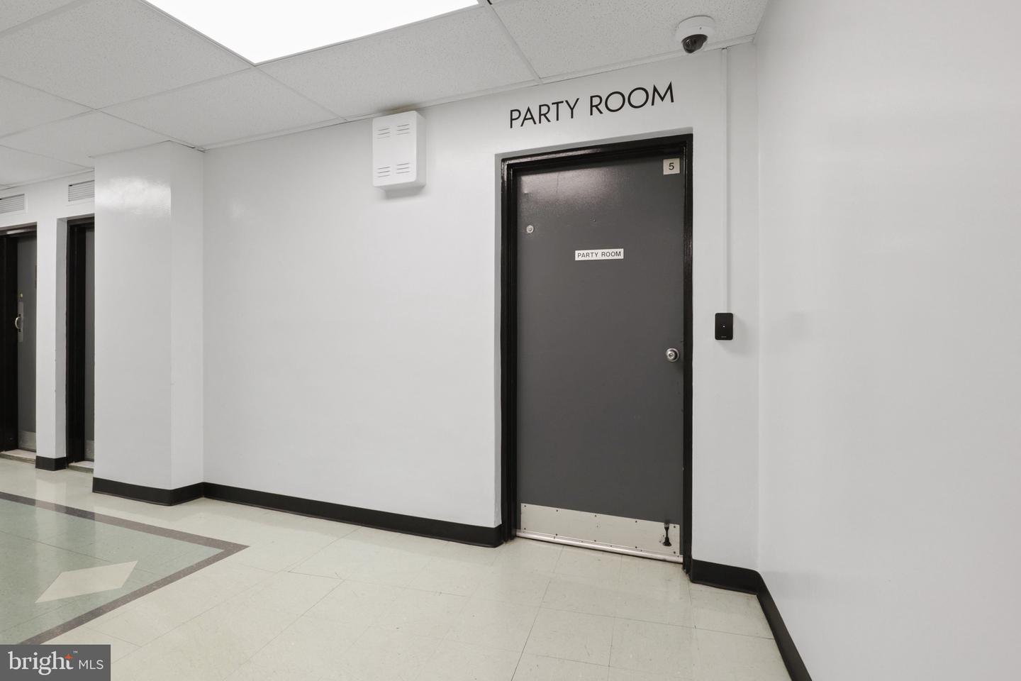301 N BEAUREGARD ST #320, ALEXANDRIA, Virginia 22312, 1 Bedroom Bedrooms, ,1 BathroomBathrooms,Residential,For sale,301 N BEAUREGARD ST #320,VAAX2046024 MLS # VAAX2046024