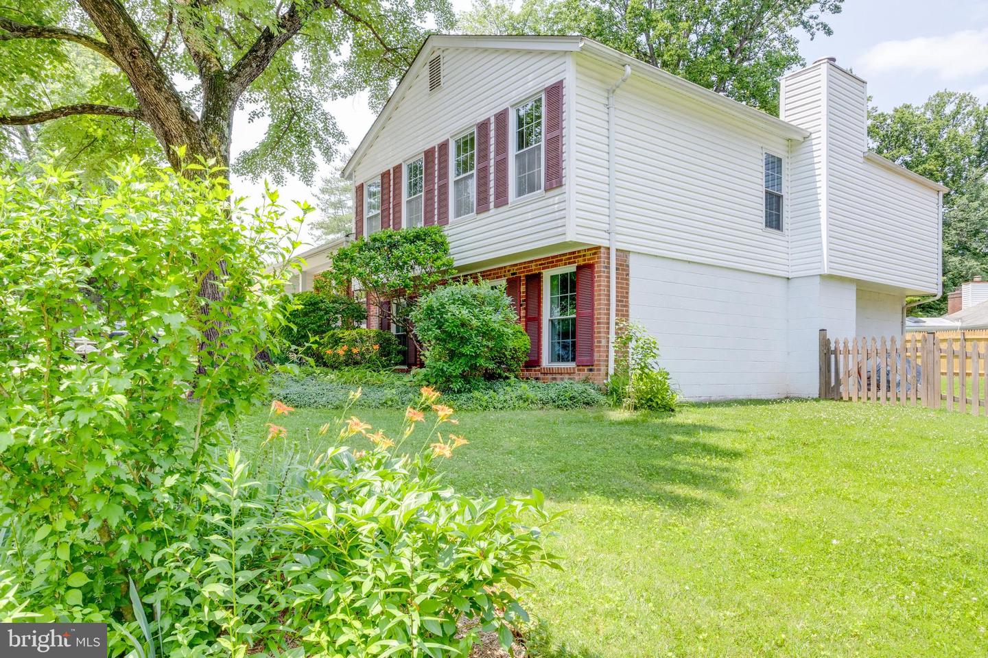 6316 CAPELLA AVE, BURKE, Virginia 22015, 5 Bedrooms Bedrooms, ,3 BathroomsBathrooms,Residential,For sale,6316 CAPELLA AVE,VAFX2244976 MLS # VAFX2244976
