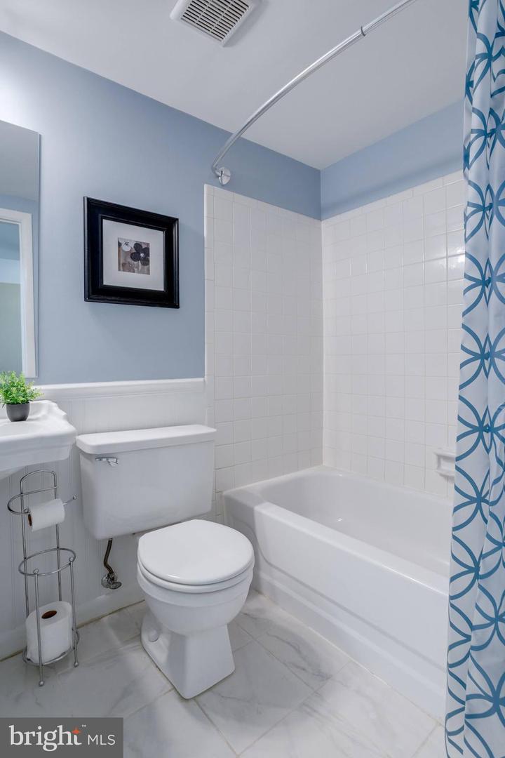 6316 CAPELLA AVE, BURKE, Virginia 22015, 5 Bedrooms Bedrooms, ,3 BathroomsBathrooms,Residential,For sale,6316 CAPELLA AVE,VAFX2244976 MLS # VAFX2244976