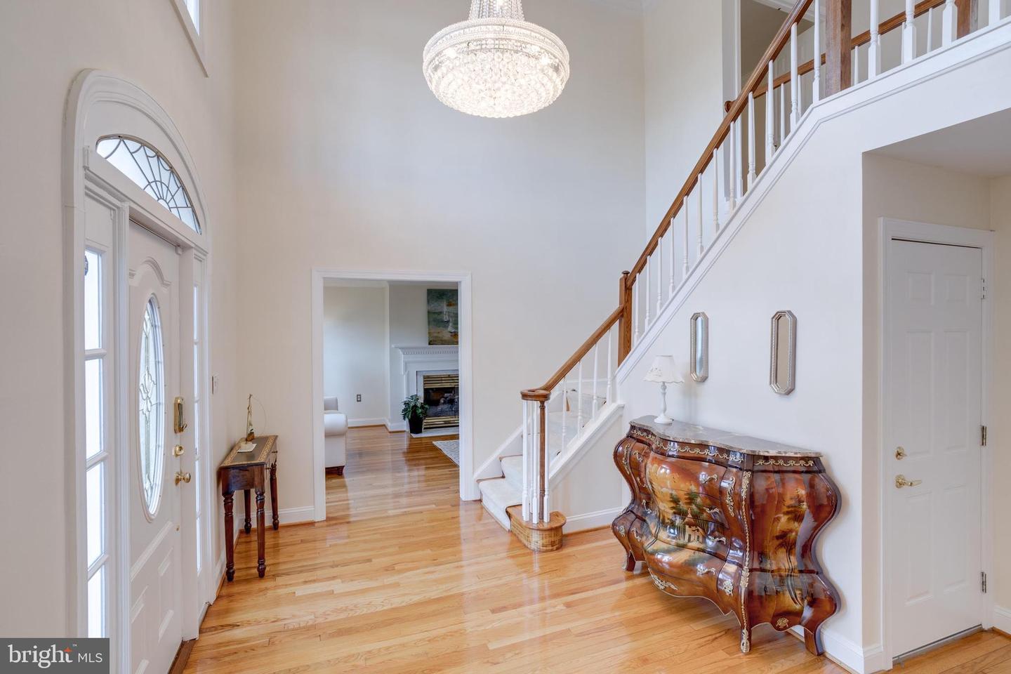4918 SUNSET LN, ANNANDALE, Virginia 22003, 7 Bedrooms Bedrooms, ,6 BathroomsBathrooms,Residential,For sale,4918 SUNSET LN,VAFX2245166 MLS # VAFX2245166