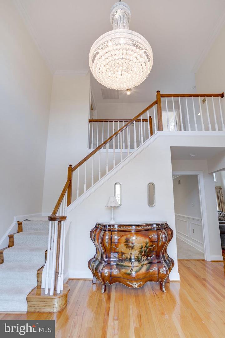 4918 SUNSET LN, ANNANDALE, Virginia 22003, 7 Bedrooms Bedrooms, ,6 BathroomsBathrooms,Residential,For sale,4918 SUNSET LN,VAFX2245166 MLS # VAFX2245166