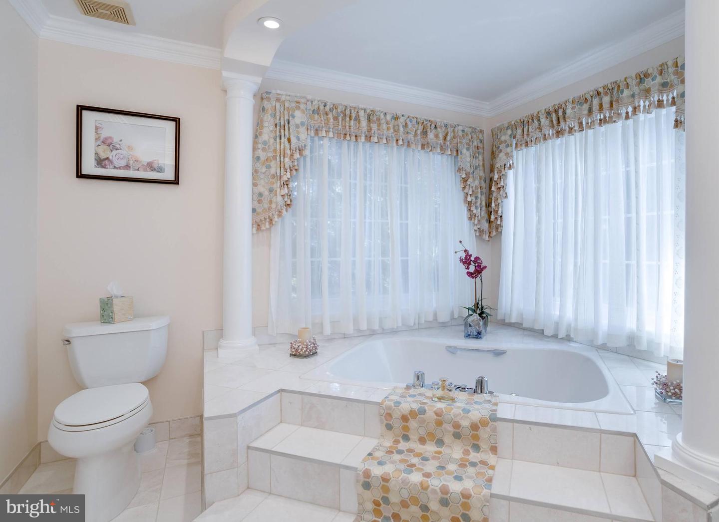 4918 SUNSET LN, ANNANDALE, Virginia 22003, 7 Bedrooms Bedrooms, ,6 BathroomsBathrooms,Residential,For sale,4918 SUNSET LN,VAFX2245166 MLS # VAFX2245166