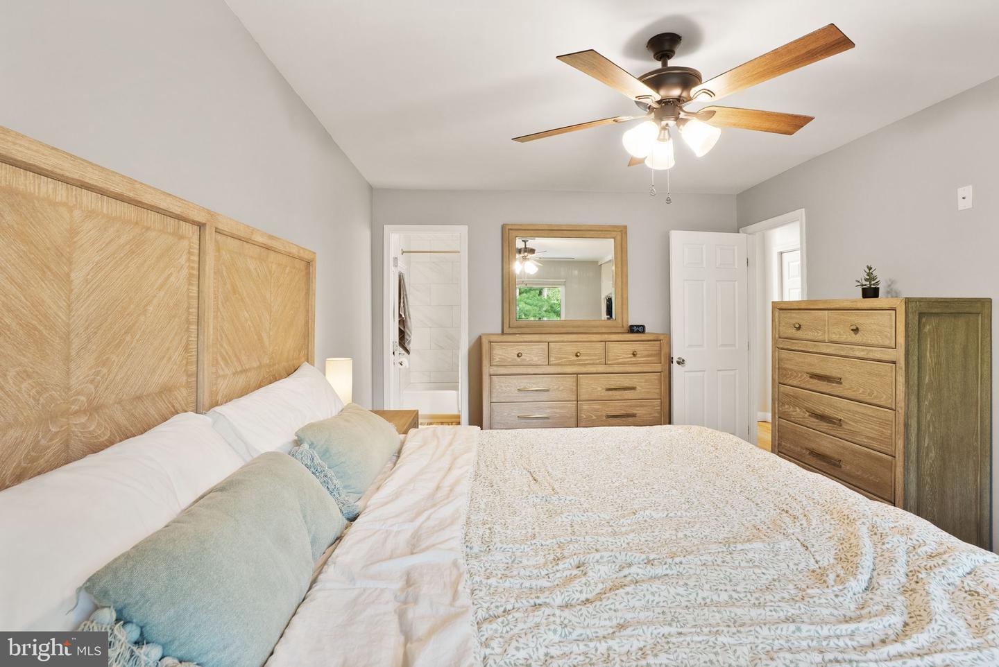10627 SUMMER OAK CT, BURKE, Virginia 22015, 4 Bedrooms Bedrooms, ,2 BathroomsBathrooms,Residential,For sale,10627 SUMMER OAK CT,VAFX2245178 MLS # VAFX2245178