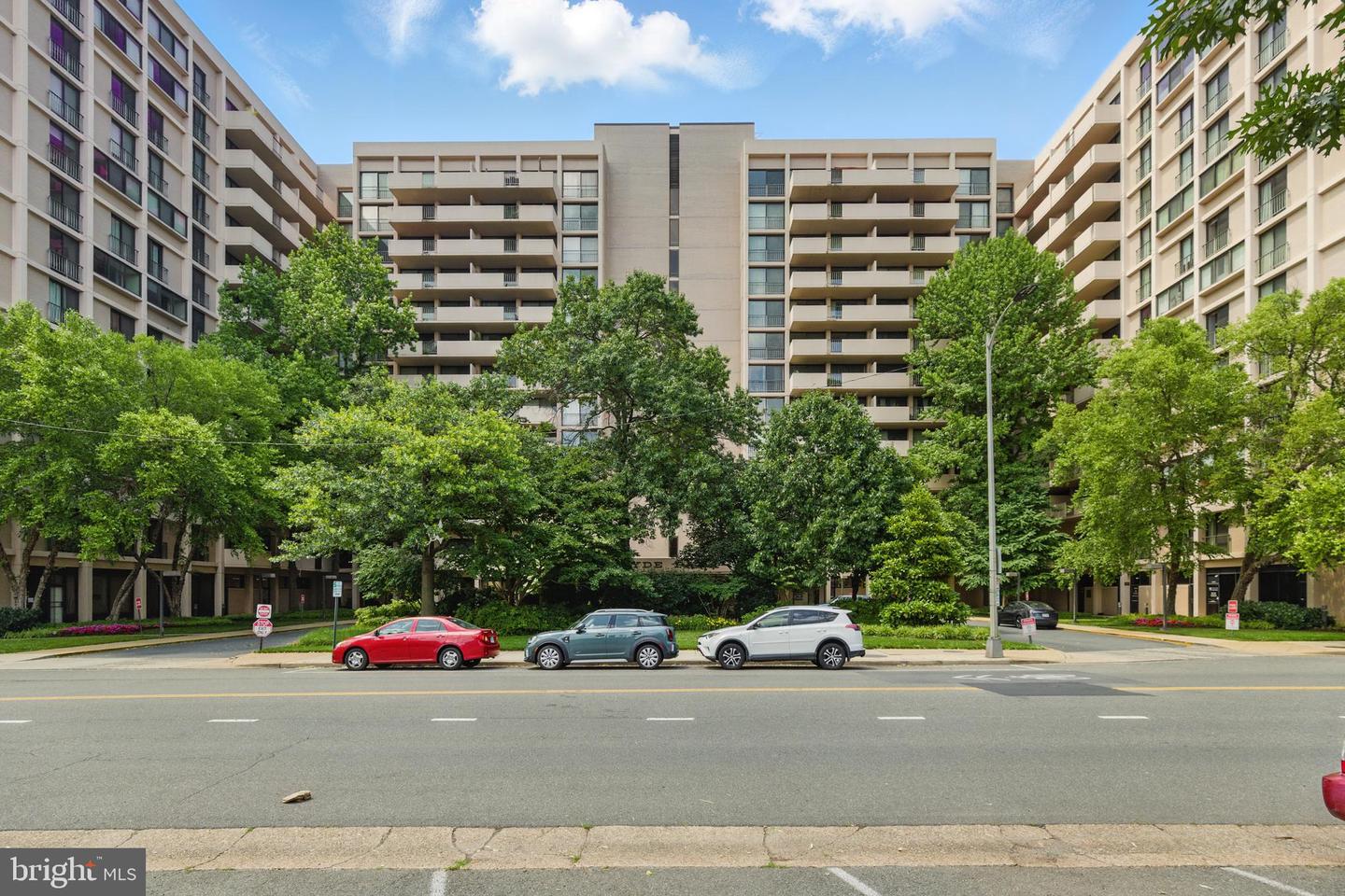 4141 N HENDERSON RD #326, ARLINGTON, Virginia 22203, 1 Bedroom Bedrooms, ,1 BathroomBathrooms,Residential,For sale,4141 N HENDERSON RD #326,VAAR2058668 MLS # VAAR2058668