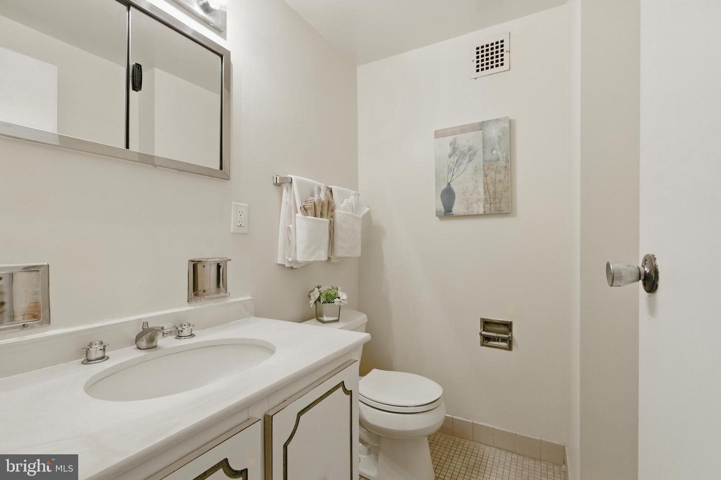 4141 N HENDERSON RD #326, ARLINGTON, Virginia 22203, 1 Bedroom Bedrooms, ,1 BathroomBathrooms,Residential,For sale,4141 N HENDERSON RD #326,VAAR2058668 MLS # VAAR2058668
