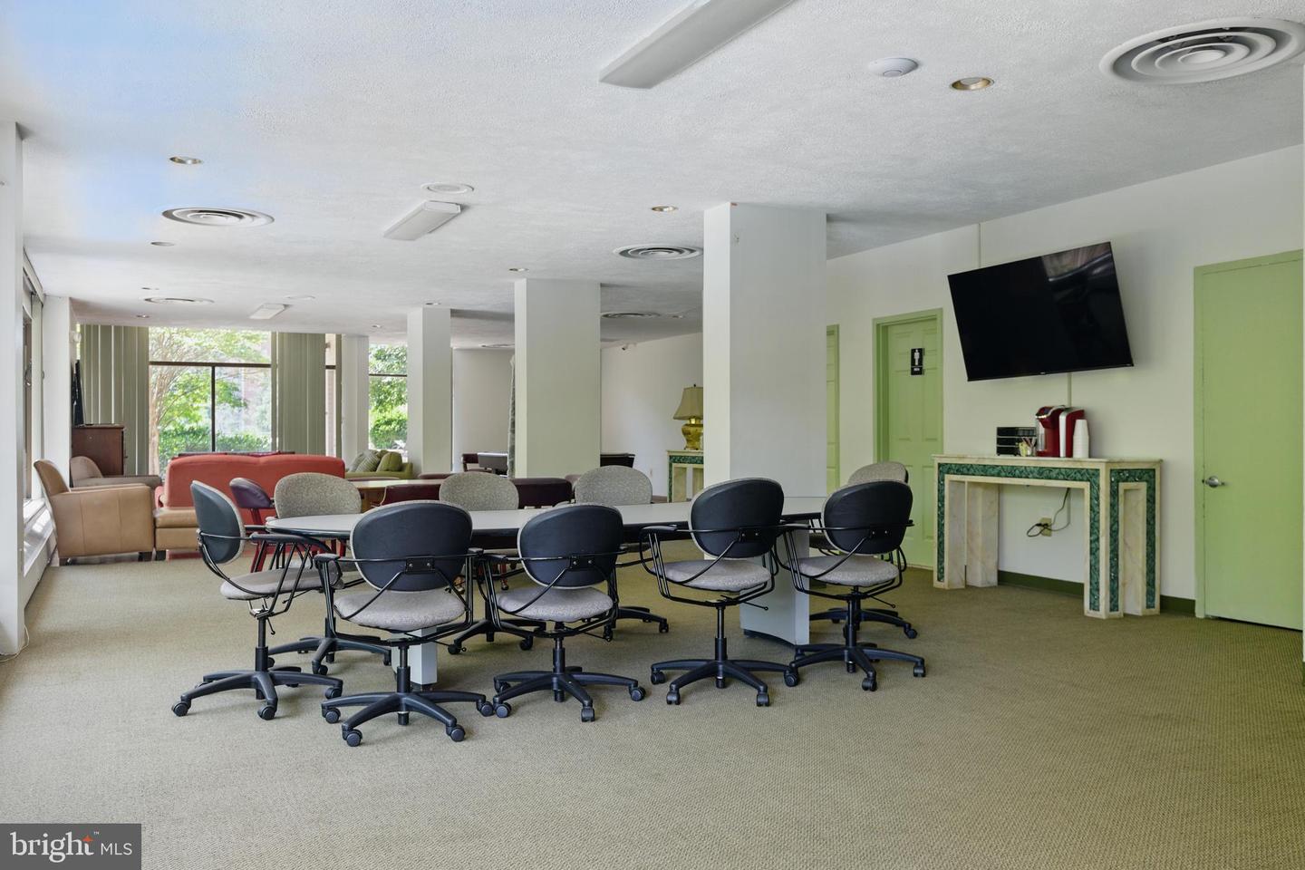 4141 N HENDERSON RD #326, ARLINGTON, Virginia 22203, 1 Bedroom Bedrooms, ,1 BathroomBathrooms,Residential,For sale,4141 N HENDERSON RD #326,VAAR2058668 MLS # VAAR2058668