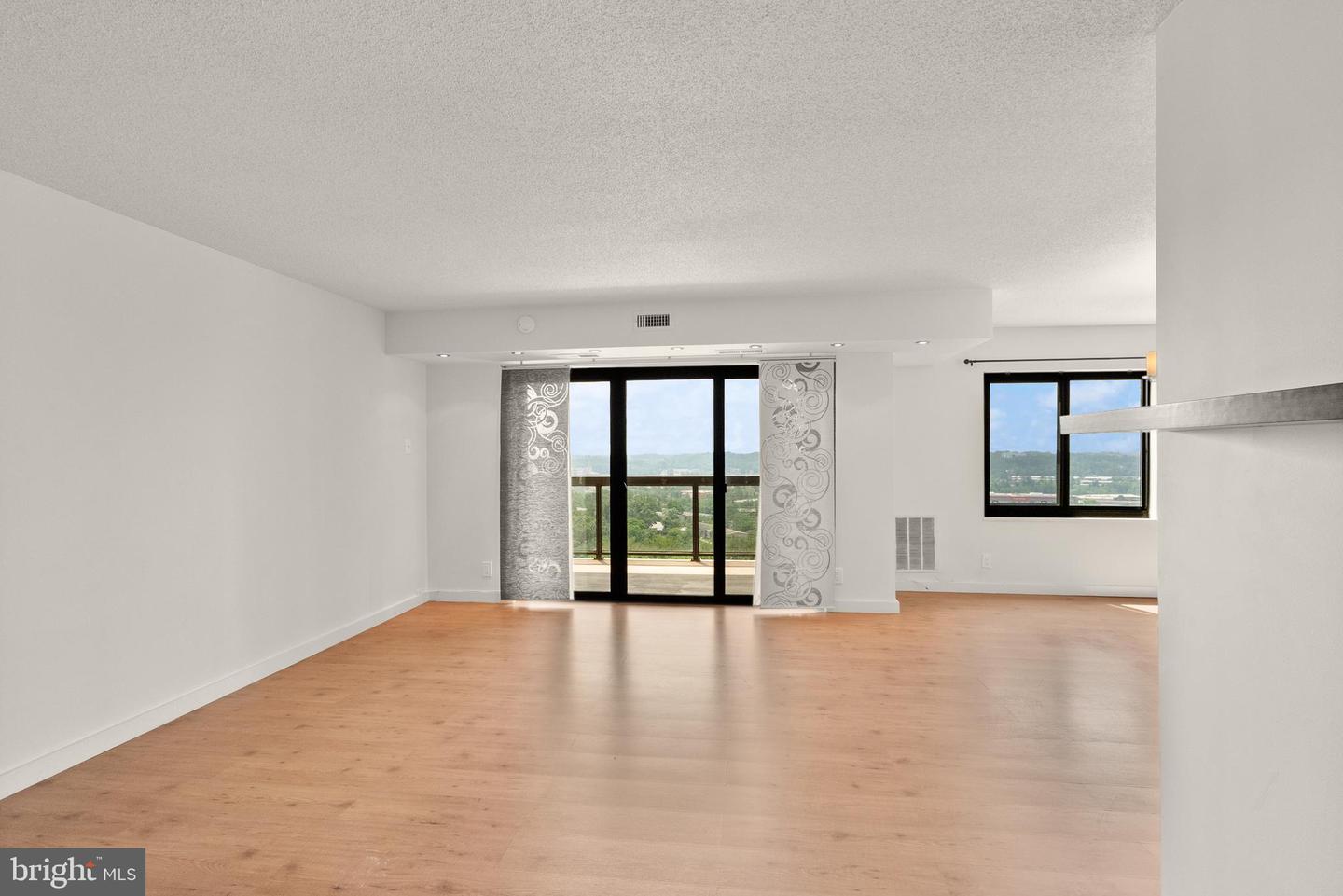 203 YOAKUM PKWY #1222, ALEXANDRIA, Virginia 22304, 2 Bedrooms Bedrooms, ,2 BathroomsBathrooms,Residential,For sale,203 YOAKUM PKWY #1222,VAAX2046068 MLS # VAAX2046068