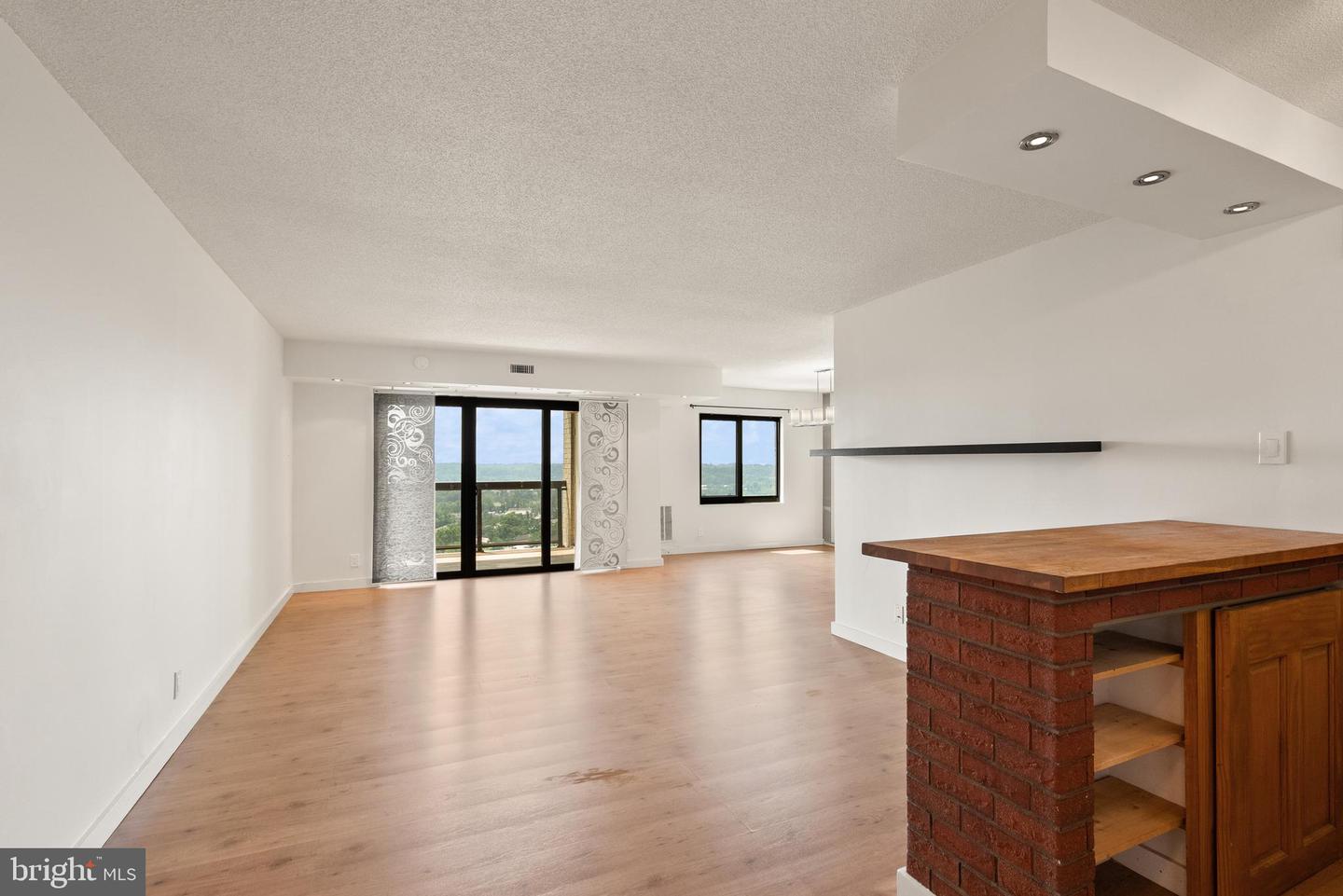 203 YOAKUM PKWY #1222, ALEXANDRIA, Virginia 22304, 2 Bedrooms Bedrooms, ,2 BathroomsBathrooms,Residential,For sale,203 YOAKUM PKWY #1222,VAAX2046068 MLS # VAAX2046068