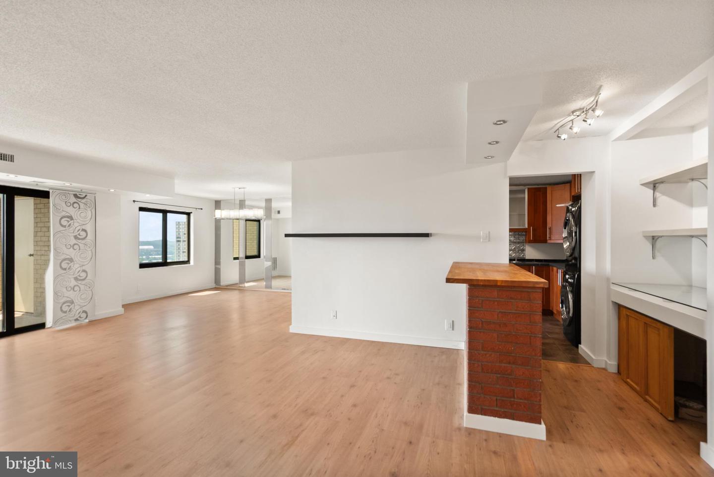 203 YOAKUM PKWY #1222, ALEXANDRIA, Virginia 22304, 2 Bedrooms Bedrooms, ,2 BathroomsBathrooms,Residential,For sale,203 YOAKUM PKWY #1222,VAAX2046068 MLS # VAAX2046068