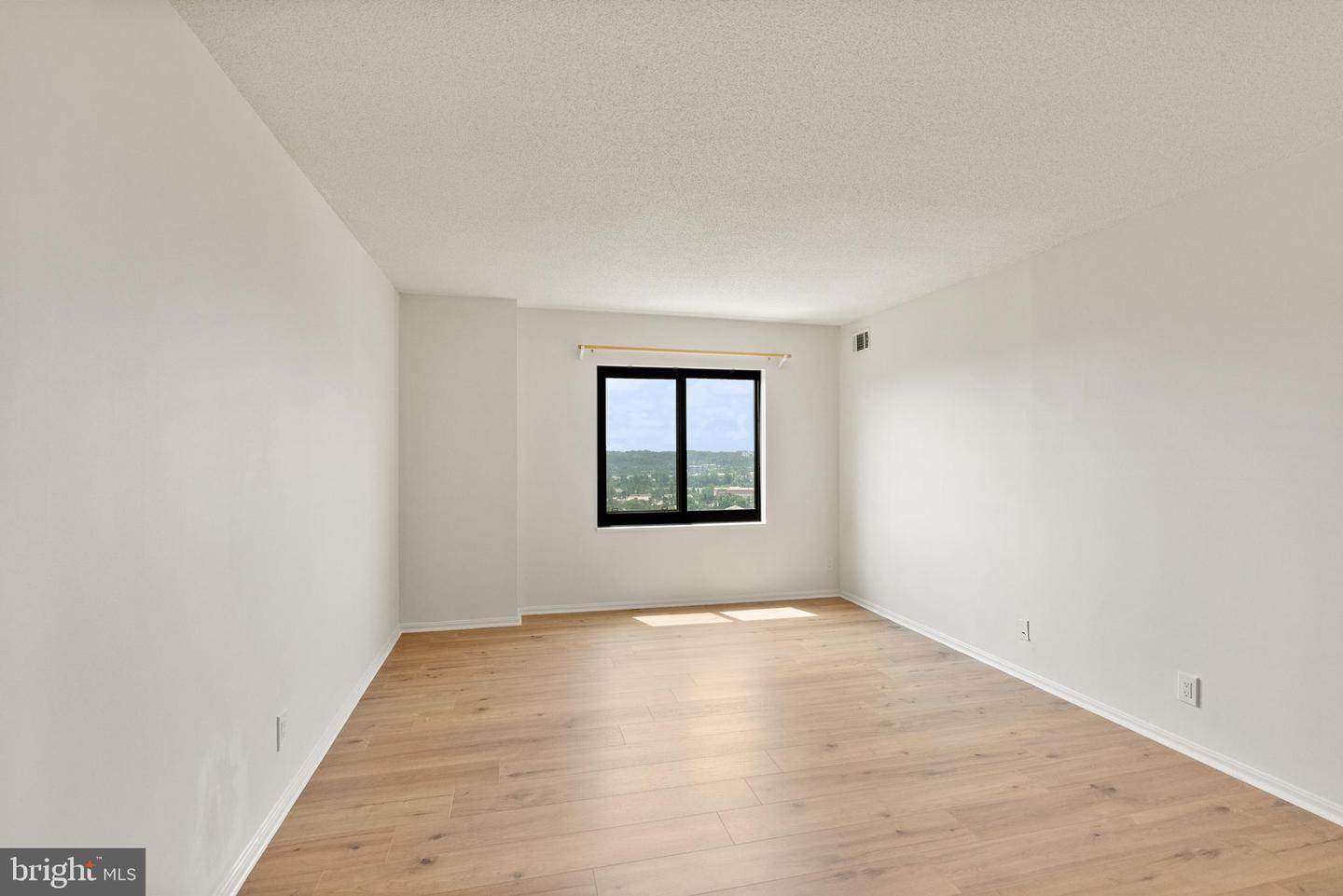 203 YOAKUM PKWY #1222, ALEXANDRIA, Virginia 22304, 2 Bedrooms Bedrooms, ,2 BathroomsBathrooms,Residential,For sale,203 YOAKUM PKWY #1222,VAAX2046068 MLS # VAAX2046068