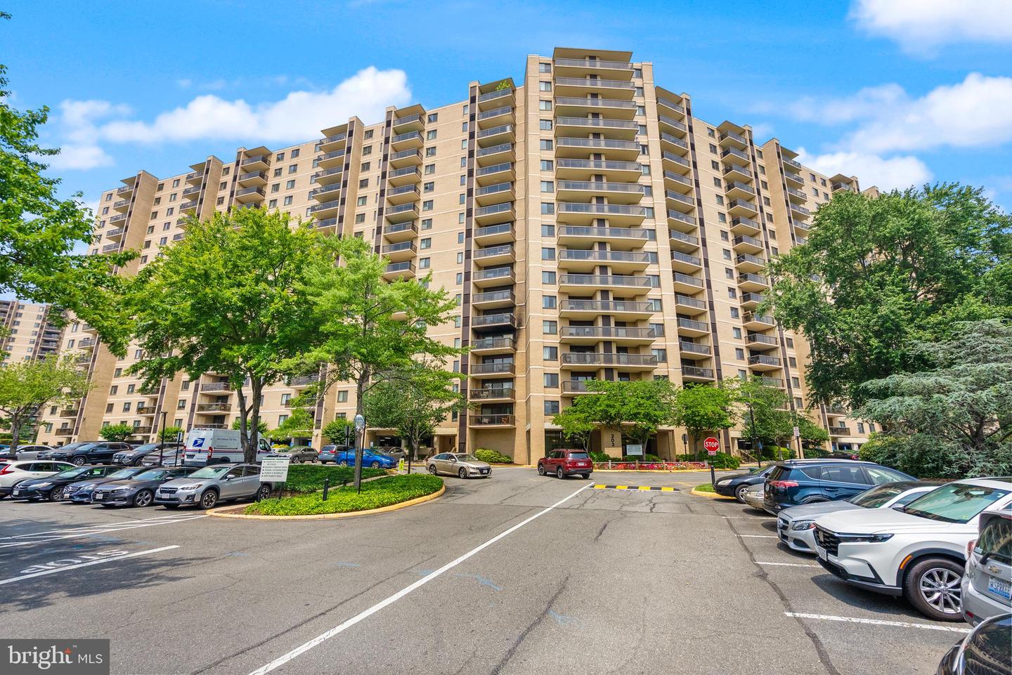 203 YOAKUM PKWY #1222, ALEXANDRIA, Virginia 22304, 2 Bedrooms Bedrooms, ,2 BathroomsBathrooms,Residential,For sale,203 YOAKUM PKWY #1222,VAAX2046068 MLS # VAAX2046068