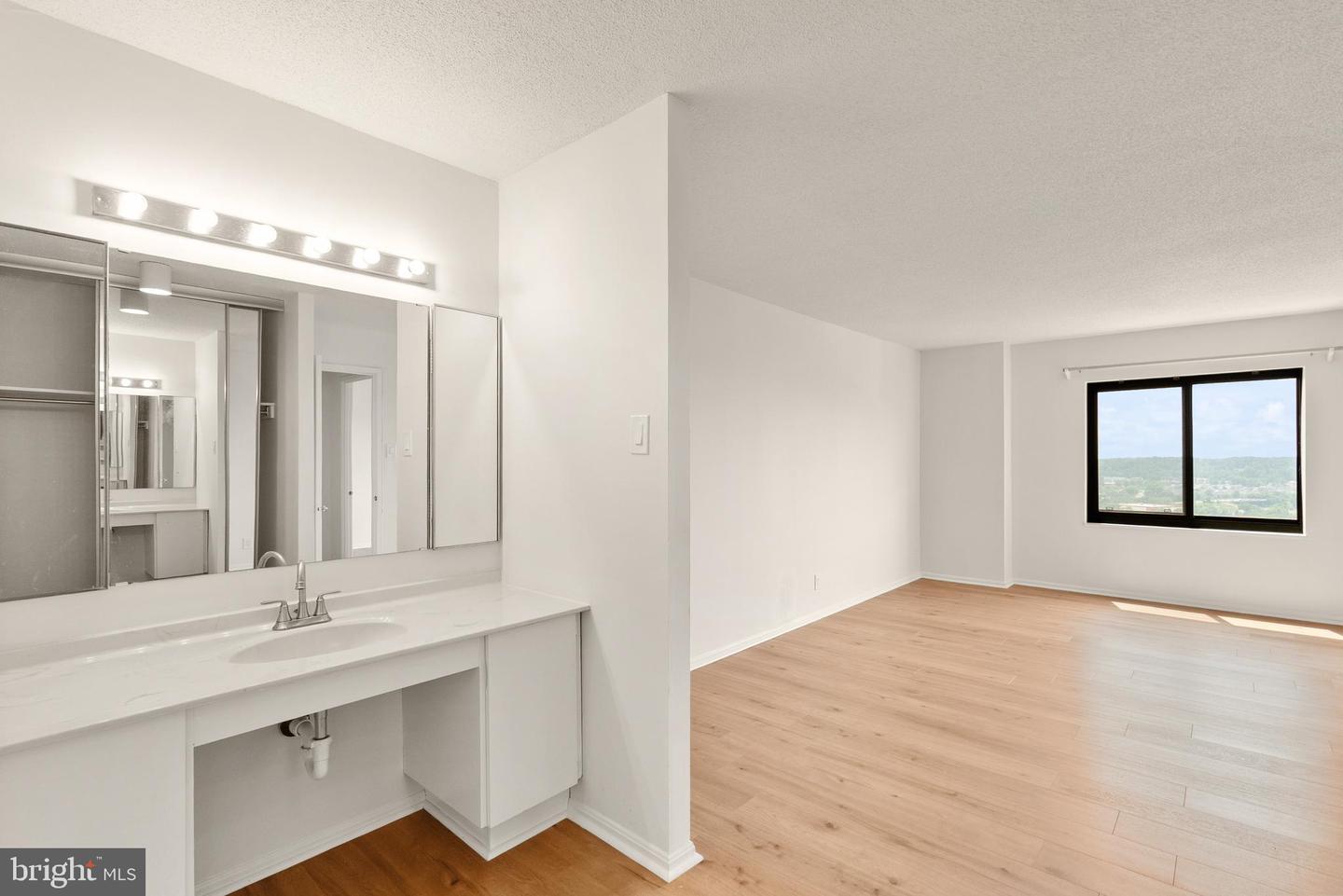 203 YOAKUM PKWY #1222, ALEXANDRIA, Virginia 22304, 2 Bedrooms Bedrooms, ,2 BathroomsBathrooms,Residential,For sale,203 YOAKUM PKWY #1222,VAAX2046068 MLS # VAAX2046068