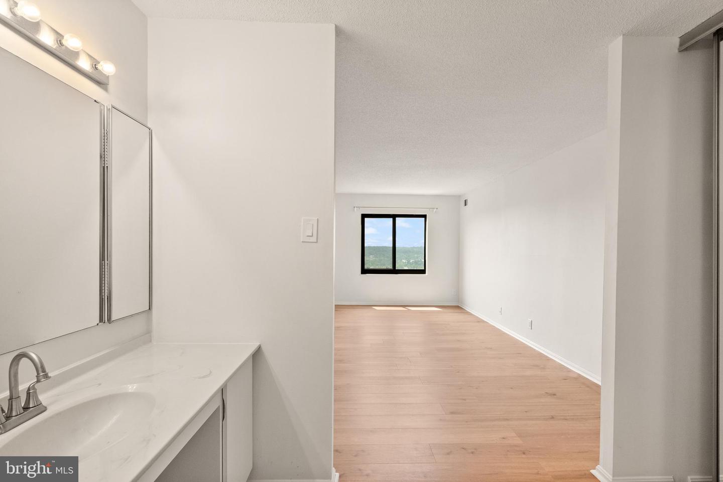 203 YOAKUM PKWY #1222, ALEXANDRIA, Virginia 22304, 2 Bedrooms Bedrooms, ,2 BathroomsBathrooms,Residential,For sale,203 YOAKUM PKWY #1222,VAAX2046068 MLS # VAAX2046068