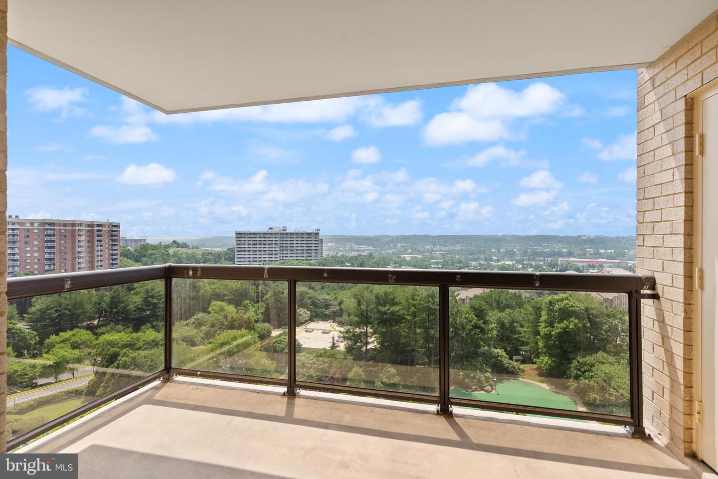 203 YOAKUM PKWY #1222, ALEXANDRIA, Virginia 22304, 2 Bedrooms Bedrooms, ,2 BathroomsBathrooms,Residential,For sale,203 YOAKUM PKWY #1222,VAAX2046068 MLS # VAAX2046068
