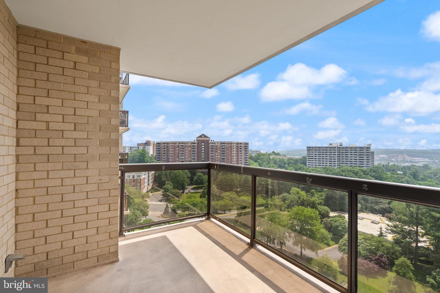 203 YOAKUM PKWY #1222, ALEXANDRIA, Virginia 22304, 2 Bedrooms Bedrooms, ,2 BathroomsBathrooms,Residential,For sale,203 YOAKUM PKWY #1222,VAAX2046068 MLS # VAAX2046068