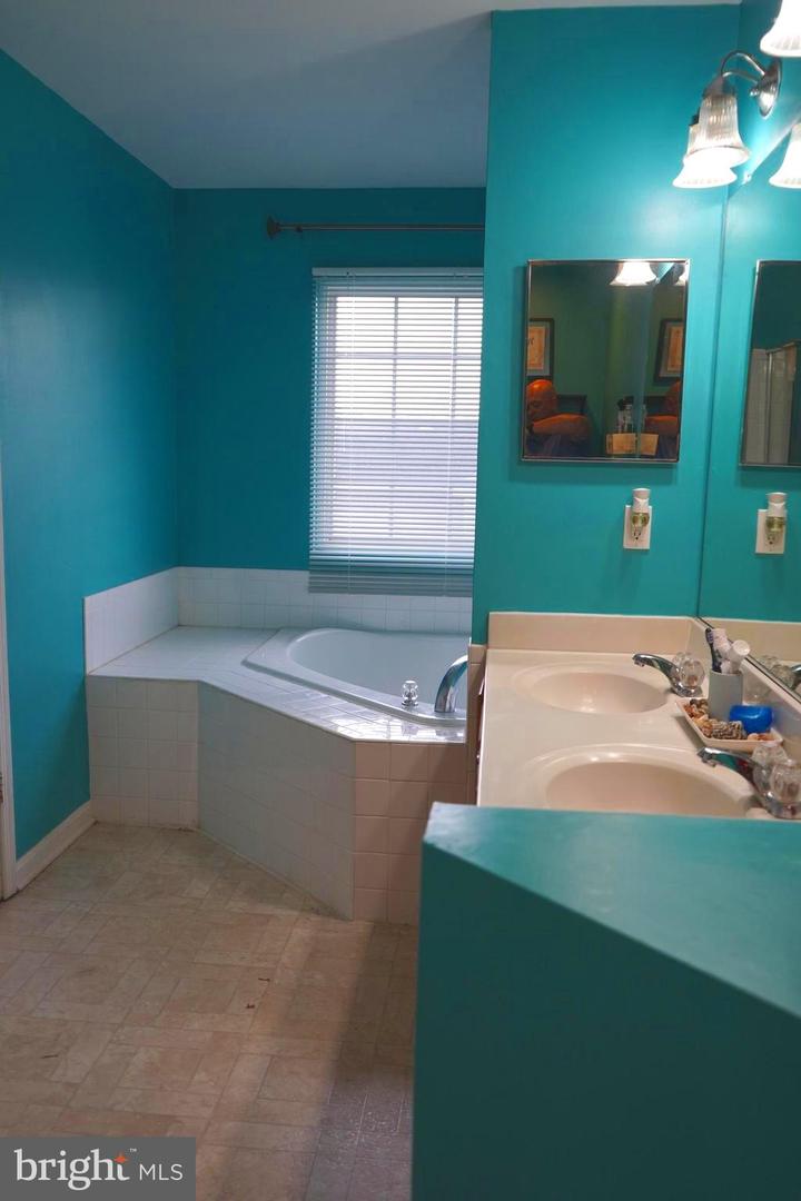 12013 KEMPS LANDING CIR, MANASSAS, Virginia 20109, 3 Bedrooms Bedrooms, ,3 BathroomsBathrooms,Residential,For sale,12013 KEMPS LANDING CIR,VAPW2096206 MLS # VAPW2096206