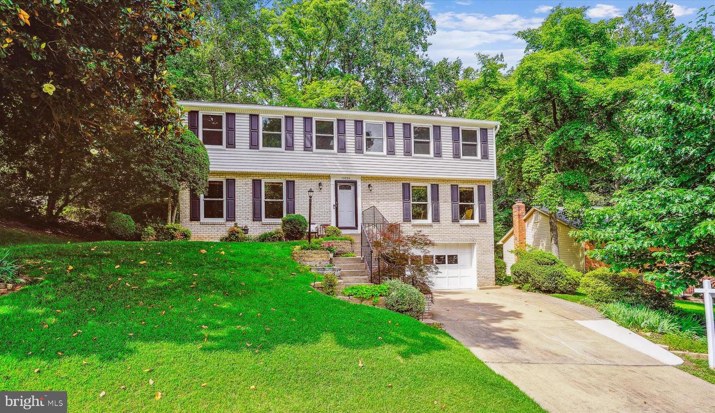 15894 NORTHGATE DR, DUMFRIES, Virginia 22025, 5 Bedrooms Bedrooms, ,2 BathroomsBathrooms,Residential,For sale,15894 NORTHGATE DR,VAPW2096254 MLS # VAPW2096254