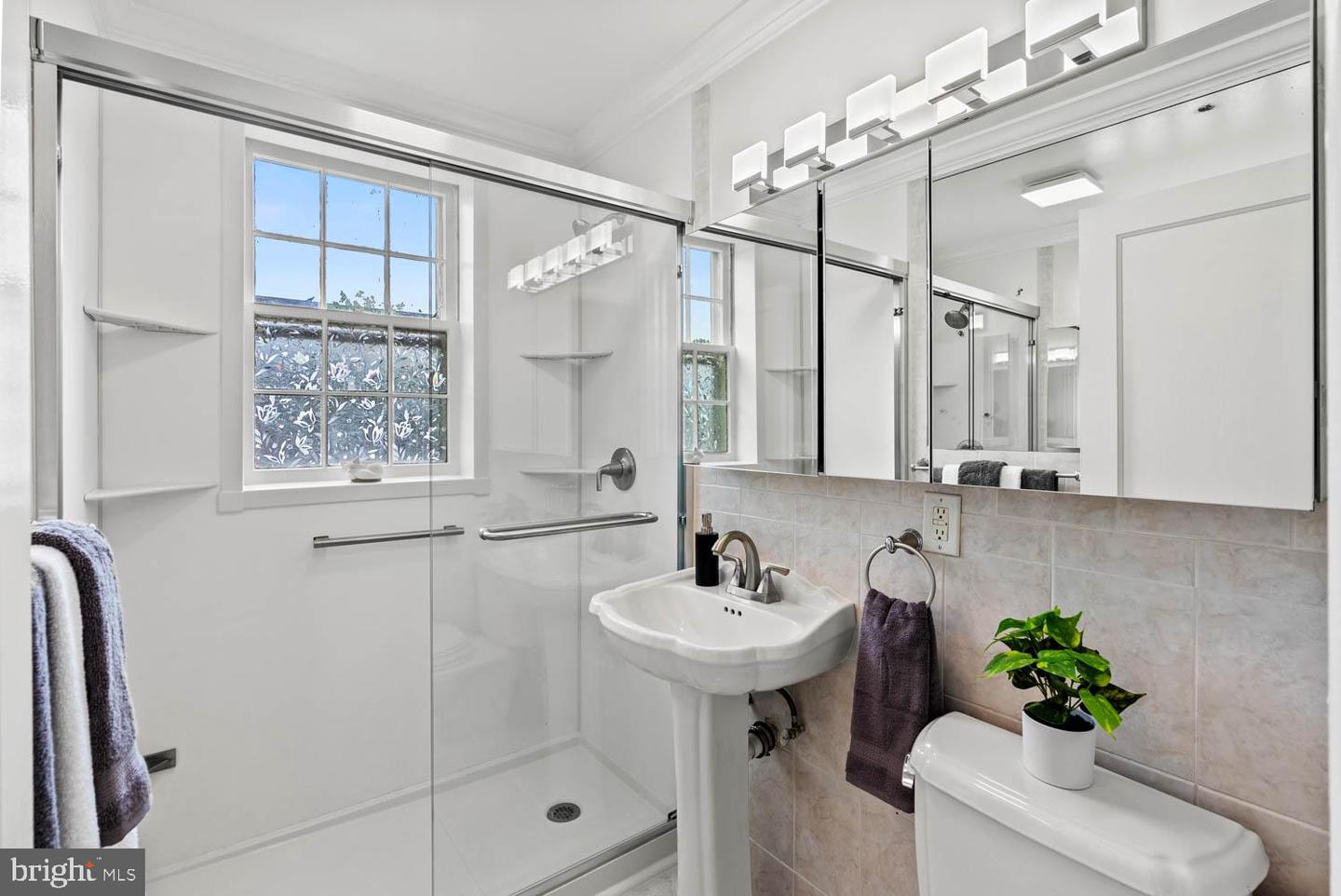 715 S WASHINGTON ST #A-11, ALEXANDRIA, Virginia 22314, 1 Bedroom Bedrooms, ,1 BathroomBathrooms,Residential,For sale,715 S WASHINGTON ST #A-11,VAAX2046158 MLS # VAAX2046158