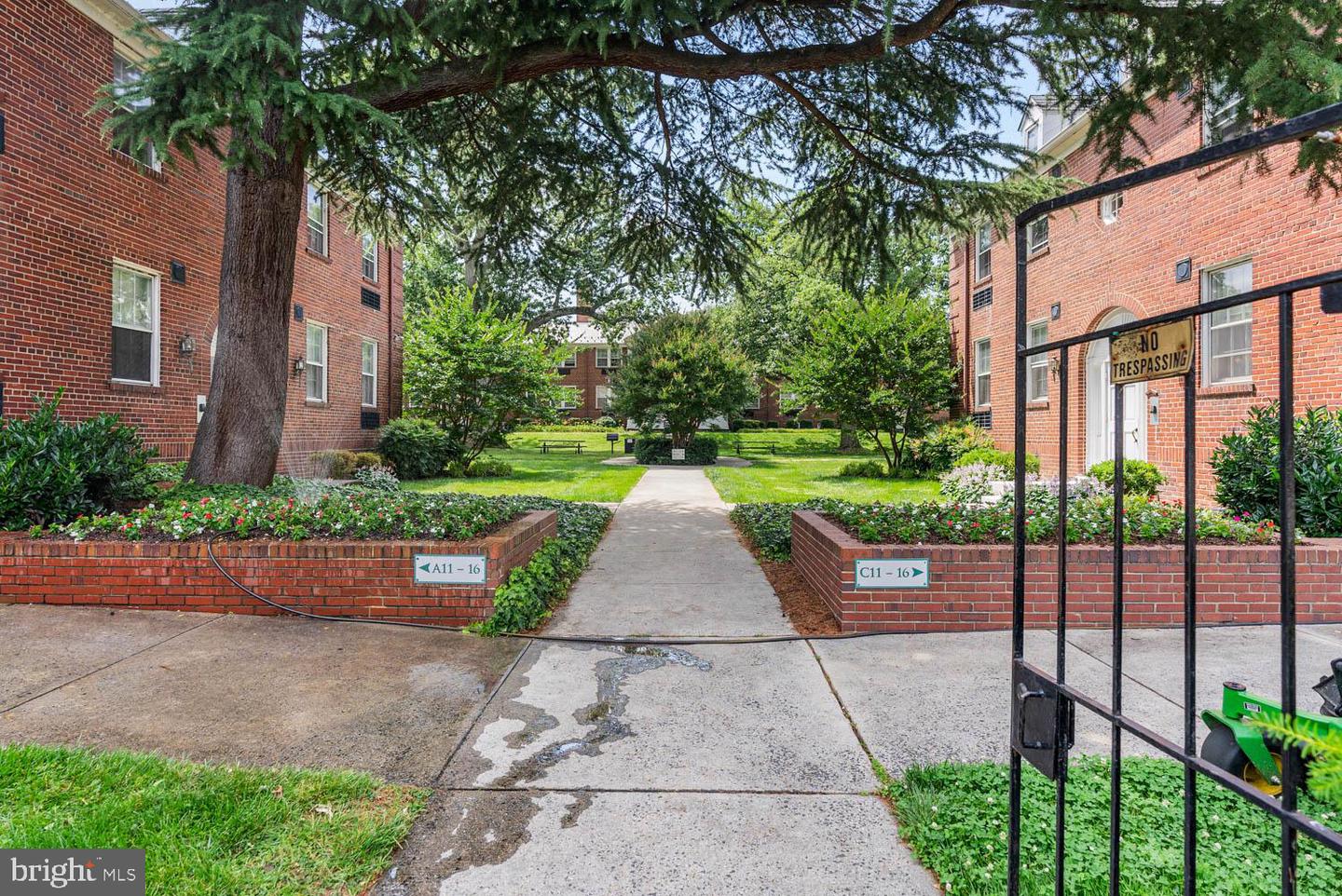 715 S WASHINGTON ST #A-11, ALEXANDRIA, Virginia 22314, 1 Bedroom Bedrooms, ,1 BathroomBathrooms,Residential,For sale,715 S WASHINGTON ST #A-11,VAAX2046158 MLS # VAAX2046158