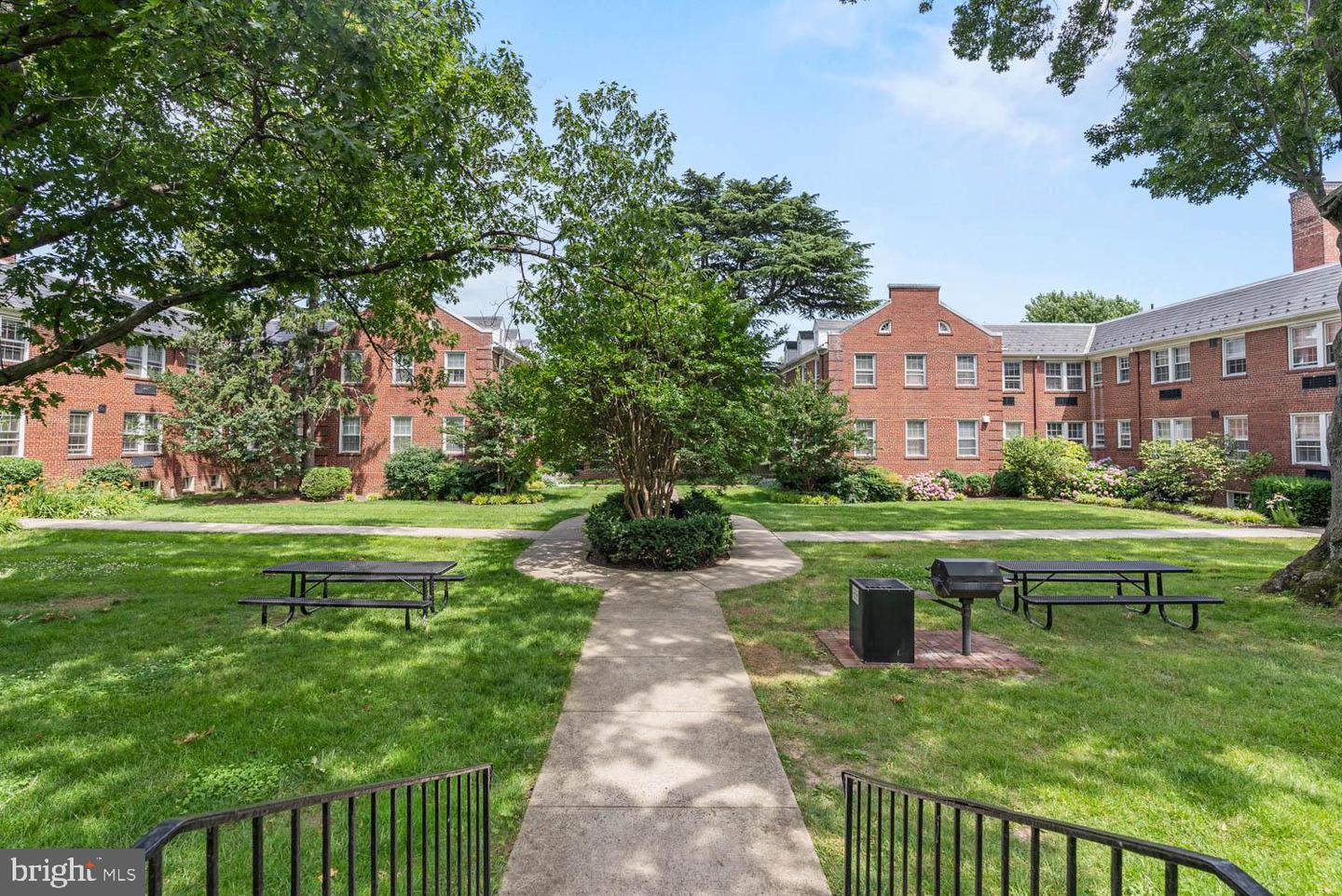 715 S WASHINGTON ST #A-11, ALEXANDRIA, Virginia 22314, 1 Bedroom Bedrooms, ,1 BathroomBathrooms,Residential,For sale,715 S WASHINGTON ST #A-11,VAAX2046158 MLS # VAAX2046158