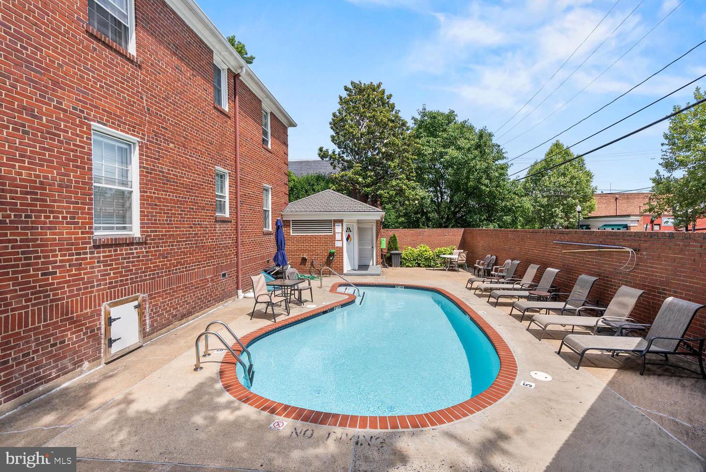 715 S WASHINGTON ST #A-11, ALEXANDRIA, Virginia 22314, 1 Bedroom Bedrooms, ,1 BathroomBathrooms,Residential,For sale,715 S WASHINGTON ST #A-11,VAAX2046158 MLS # VAAX2046158
