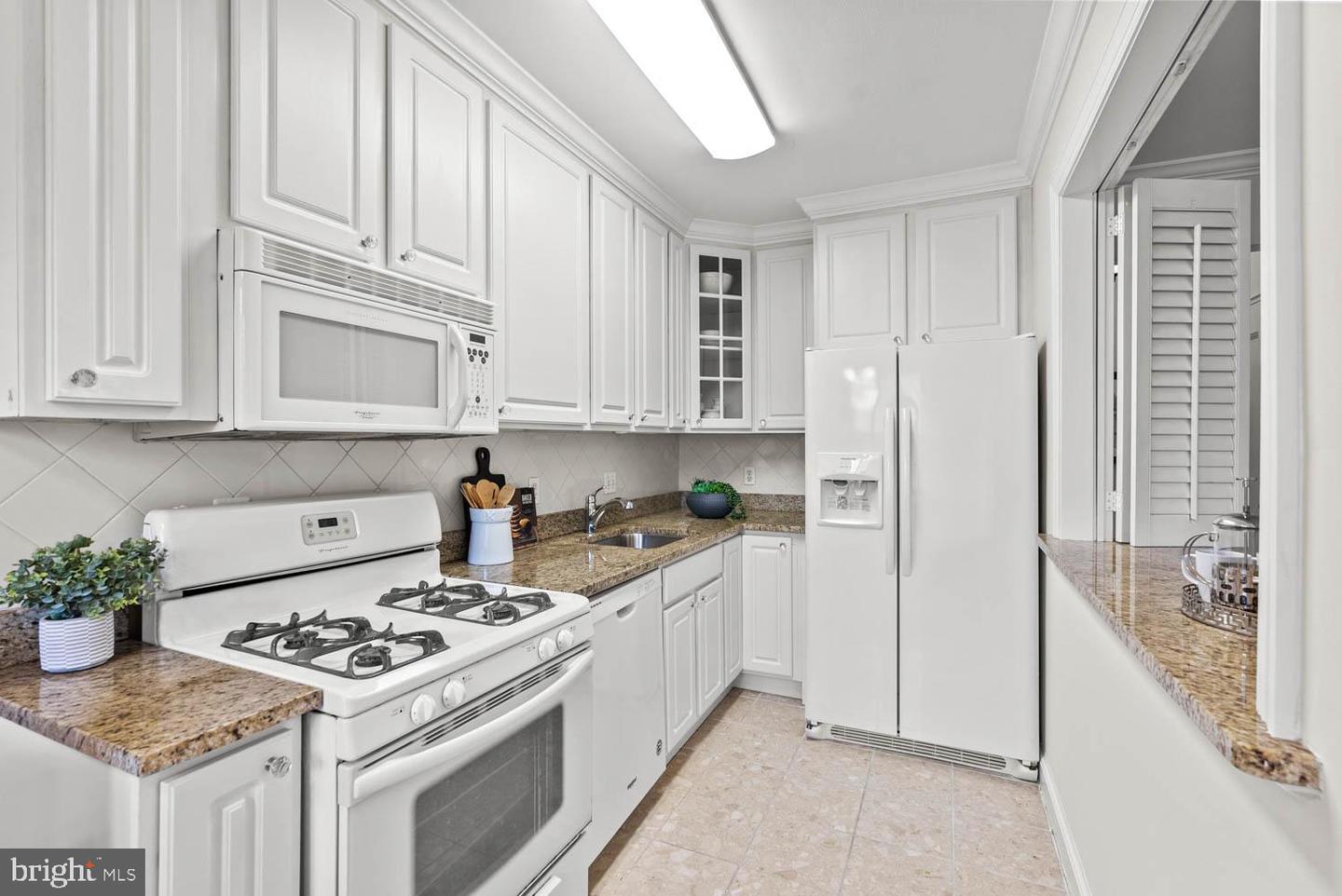 715 S WASHINGTON ST #A-11, ALEXANDRIA, Virginia 22314, 1 Bedroom Bedrooms, ,1 BathroomBathrooms,Residential,For sale,715 S WASHINGTON ST #A-11,VAAX2046158 MLS # VAAX2046158