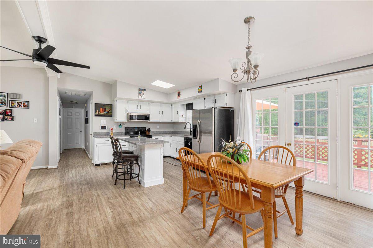 102 WINNEPEG PL, WINCHESTER, Virginia 22603, 3 Bedrooms Bedrooms, ,2 BathroomsBathrooms,Residential,For sale,102 WINNEPEG PL,VAFV2034676 MLS # VAFV2034676