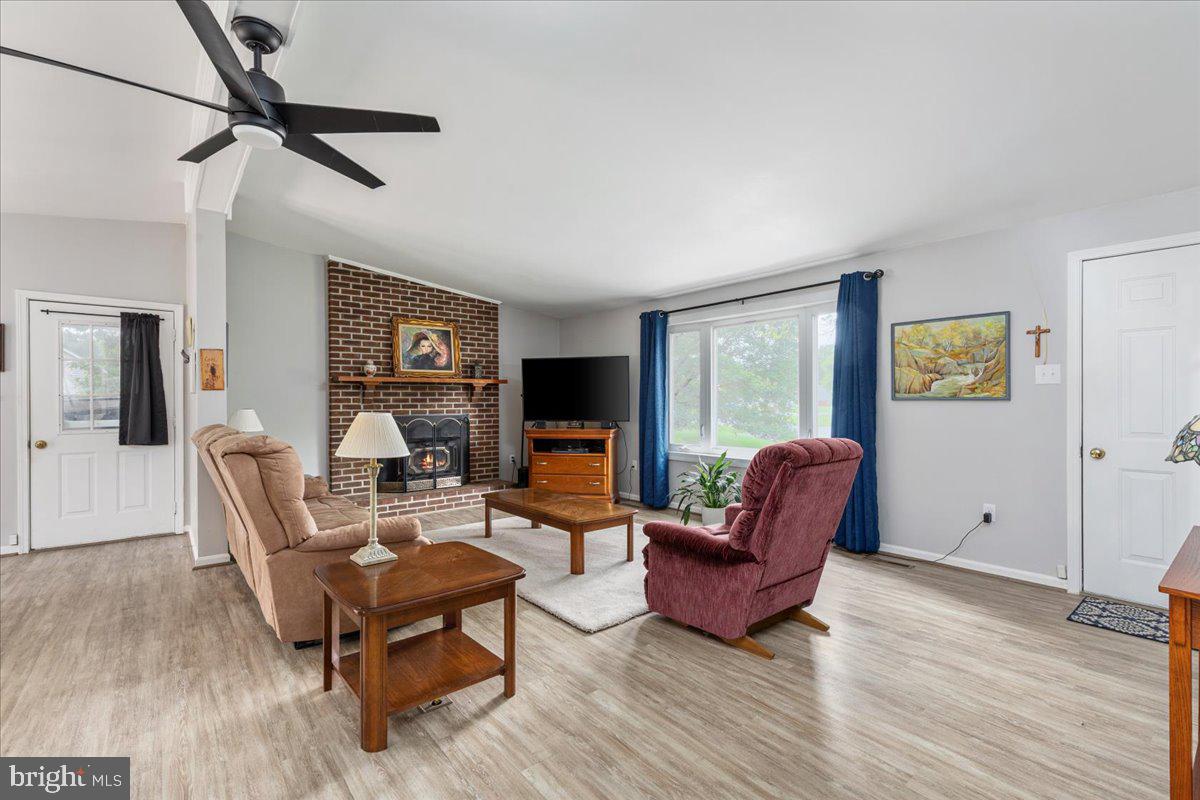 102 WINNEPEG PL, WINCHESTER, Virginia 22603, 3 Bedrooms Bedrooms, ,2 BathroomsBathrooms,Residential,For sale,102 WINNEPEG PL,VAFV2034676 MLS # VAFV2034676