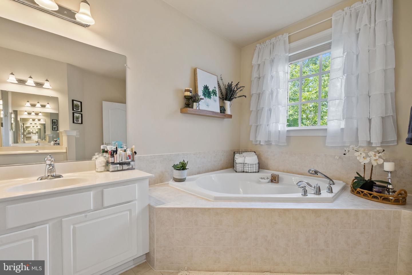 11821 WHITWORTH CANNON LN, BRISTOW, Virginia 20136, 3 Bedrooms Bedrooms, ,2 BathroomsBathrooms,Residential,For sale,11821 WHITWORTH CANNON LN,VAPW2096370 MLS # VAPW2096370