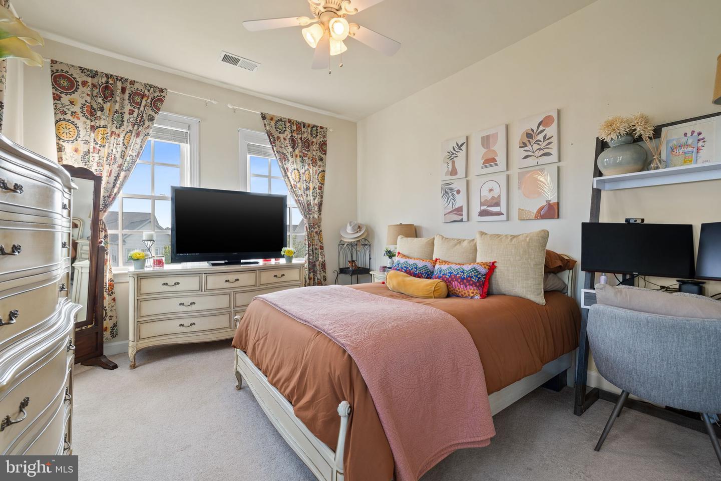 11821 WHITWORTH CANNON LN, BRISTOW, Virginia 20136, 3 Bedrooms Bedrooms, ,2 BathroomsBathrooms,Residential,For sale,11821 WHITWORTH CANNON LN,VAPW2096370 MLS # VAPW2096370